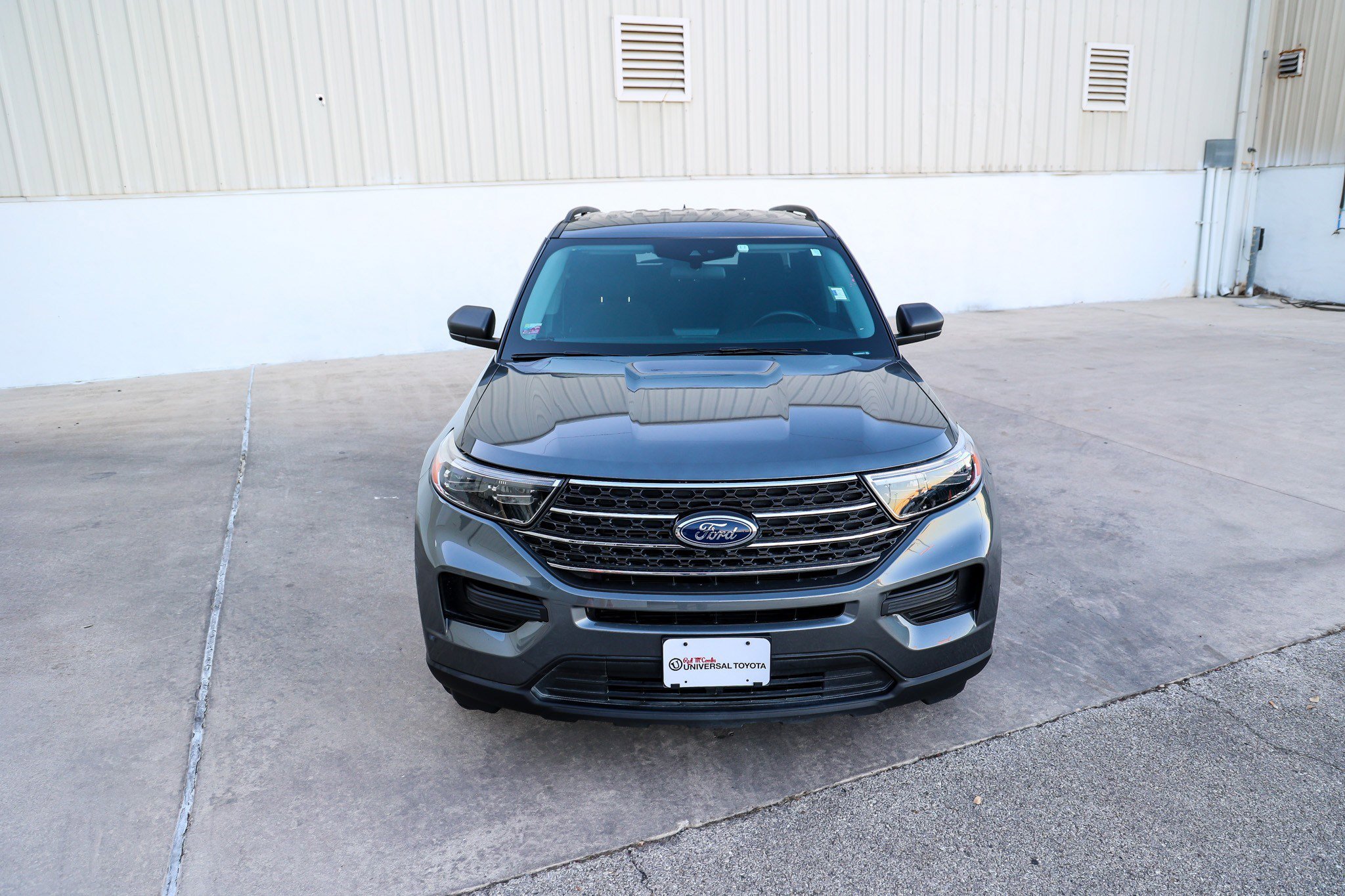 Used 2023 Ford Explorer XLT image 4