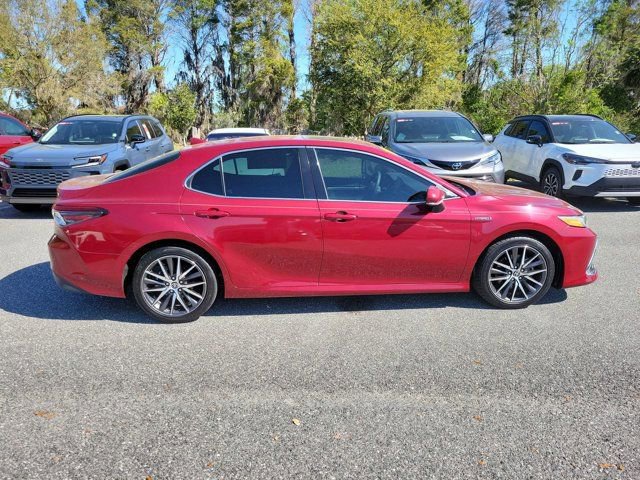 Used 2021 Toyota Camry XLE w/ Navigation Upgrade Package image 9