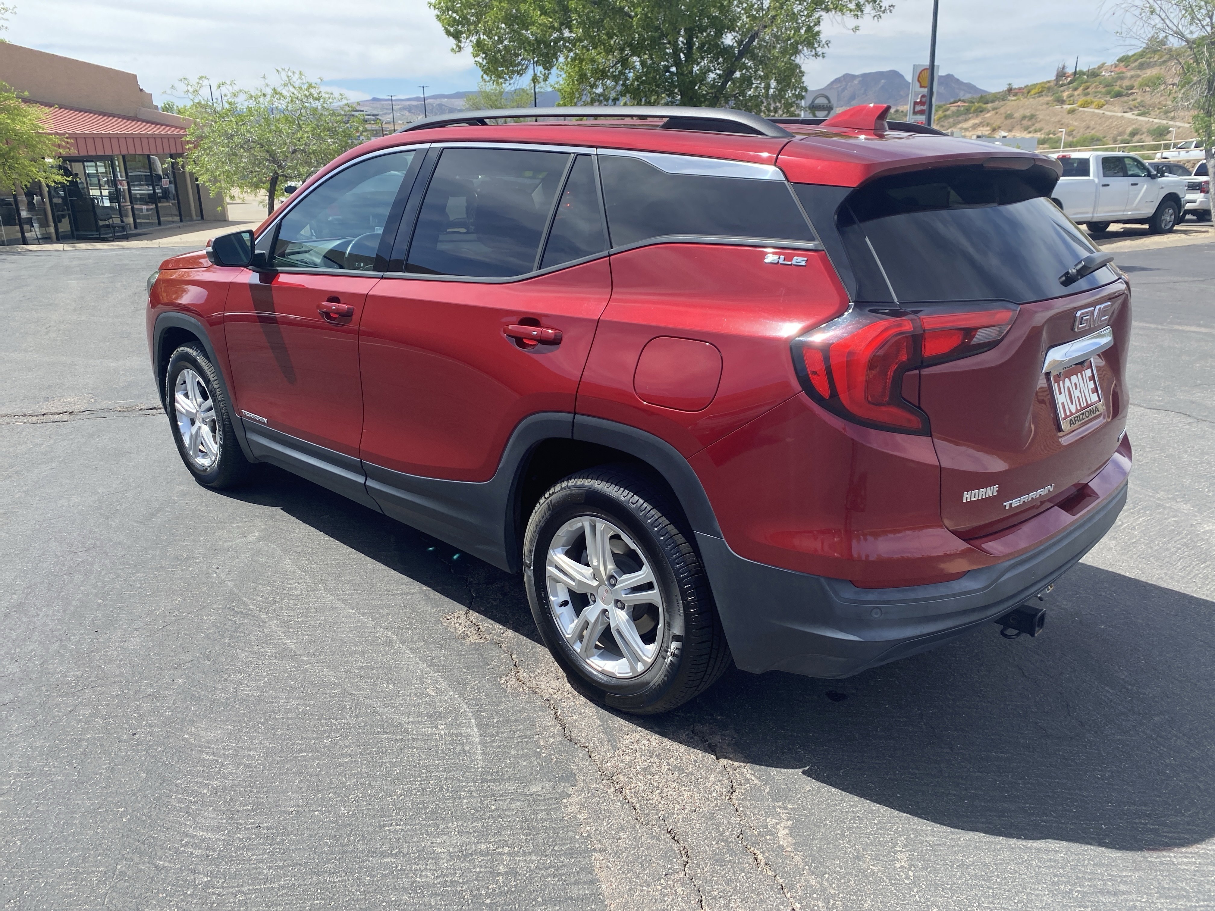 Used 2019 GMC Terrain SLE w/ Driver Convenience Package image 2