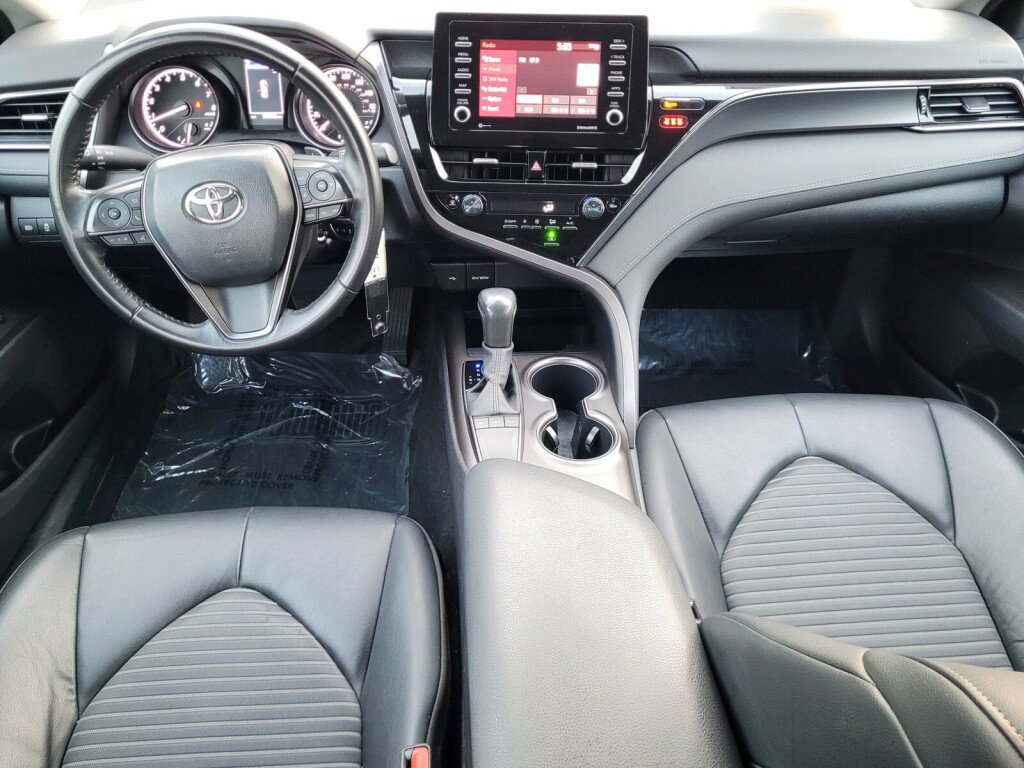 Used 2023 Toyota Camry SE image 17