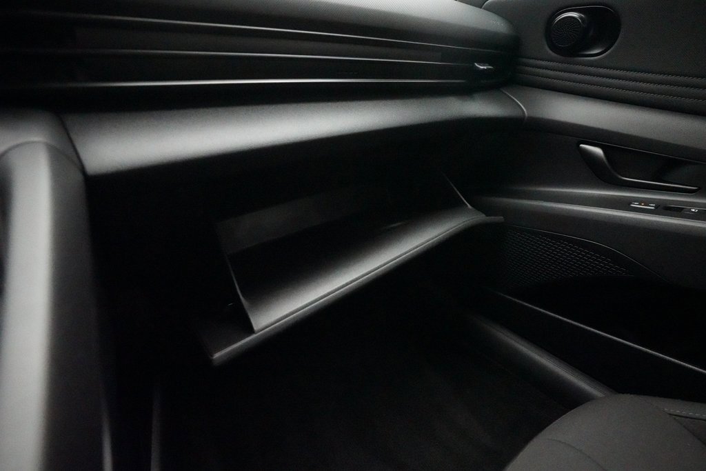 Used 2025 Hyundai Elantra Sport image 29