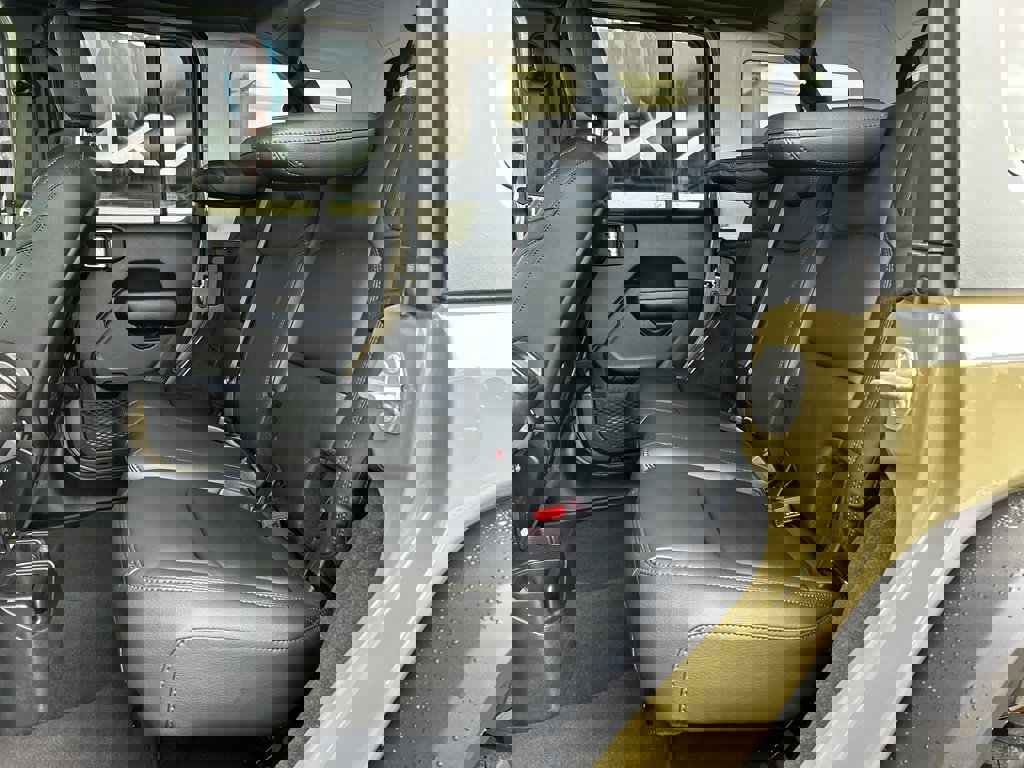 Used 2025 Jeep Wrangler Unlimited Rubicon image 15