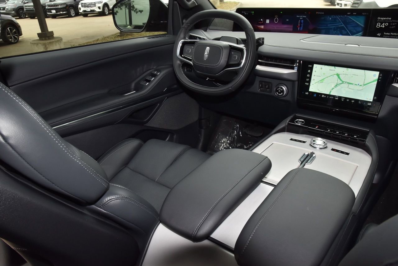 New 2026 Lincoln Navigator Reserve w/ Jet Appearance Package image 23