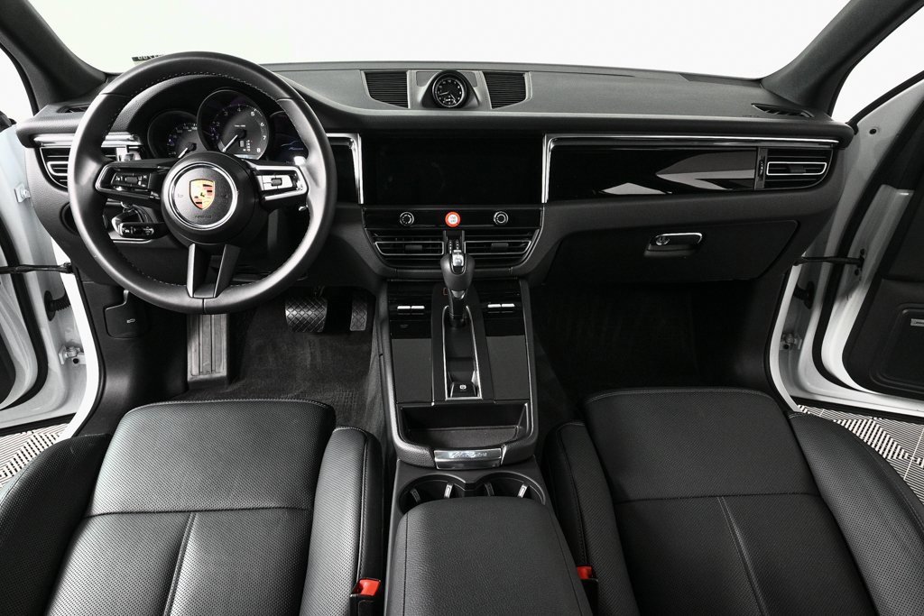 Used 2025 Porsche Macan image 20