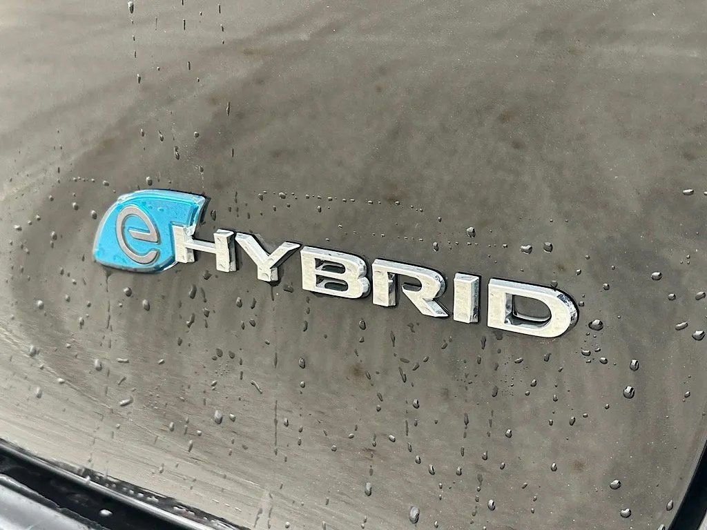 Used 2024 Chrysler Pacifica Select FWD image 11