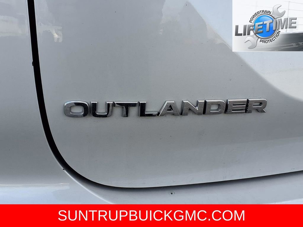 Used 2024 Mitsubishi Outlander SE image 34