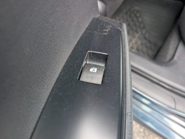 Used 2019 Toyota Camry LE FWD image 12