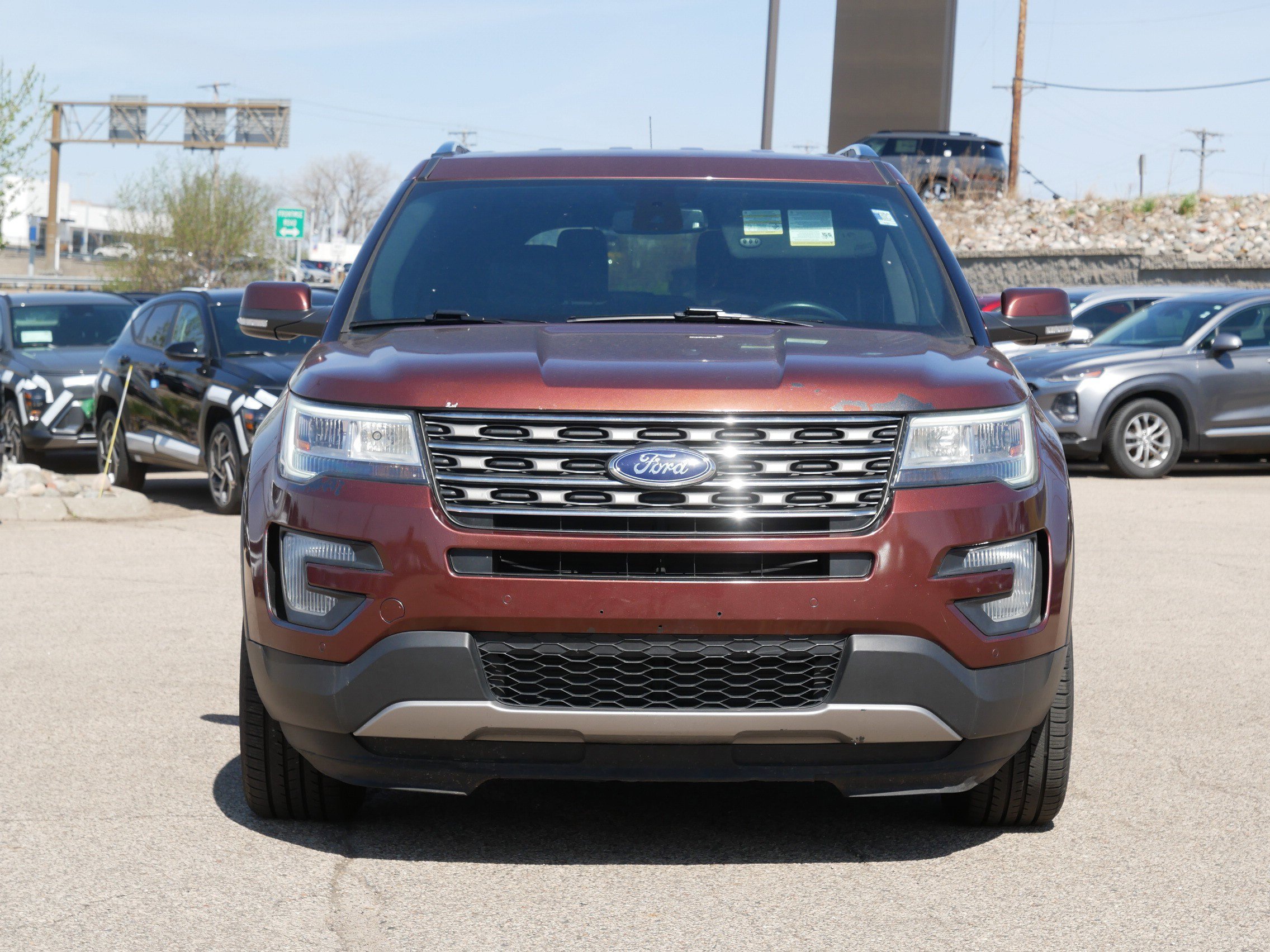 Used 2018 Ford Explorer Limited w/ Equipment Group 301A AWD/4WD image 3