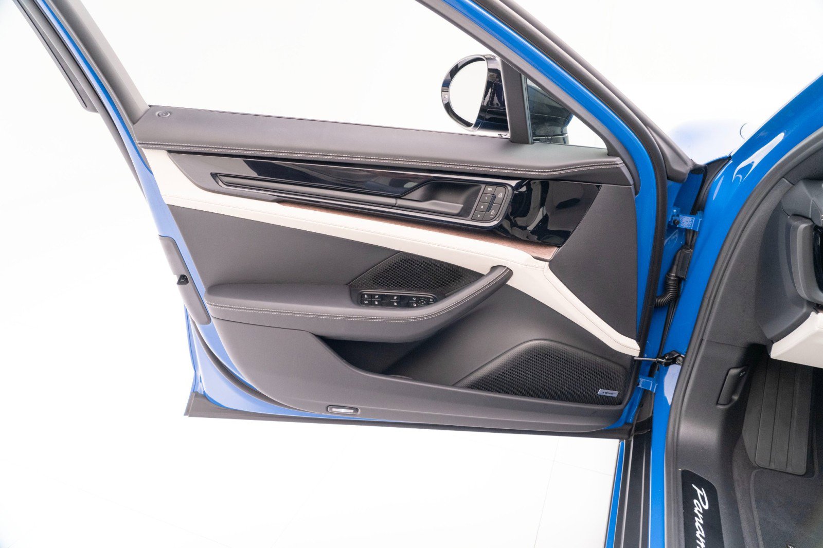 Used 2025 Porsche Panamera 4S image 22