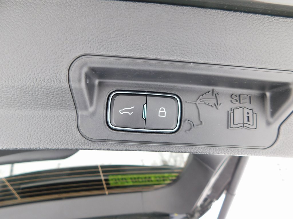 Used 2023 Ford Explorer XLT image 24