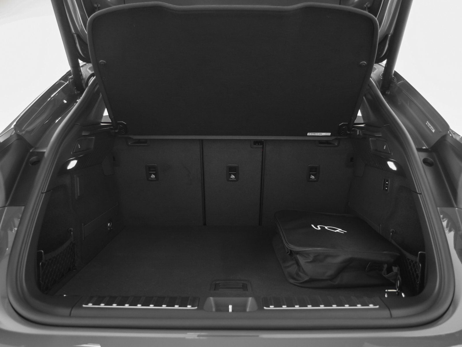 New 2026 Porsche Macan 4 Electric image 19