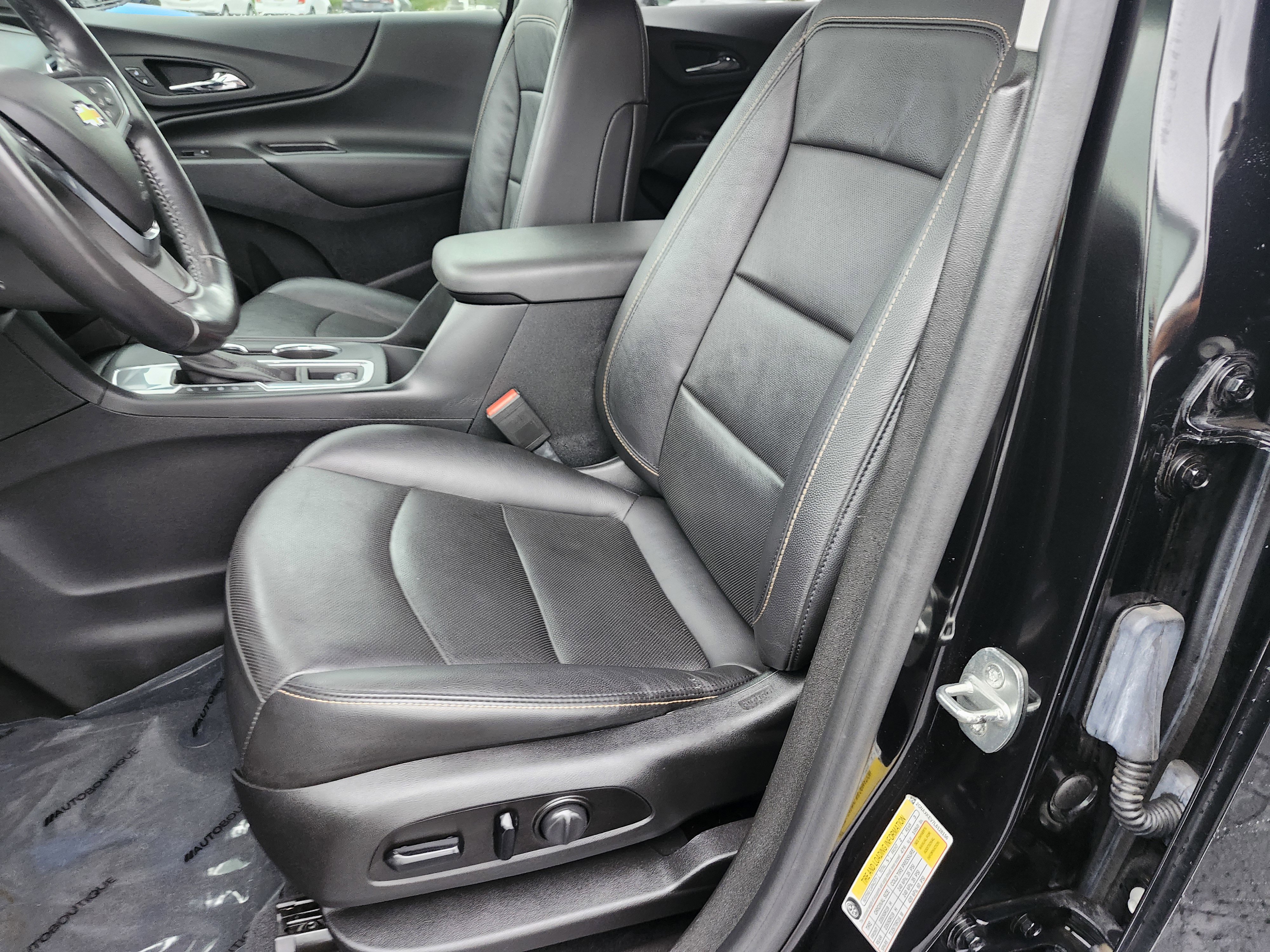 Used 2020 Chevrolet Equinox LT w/ Midnight Edition image 18