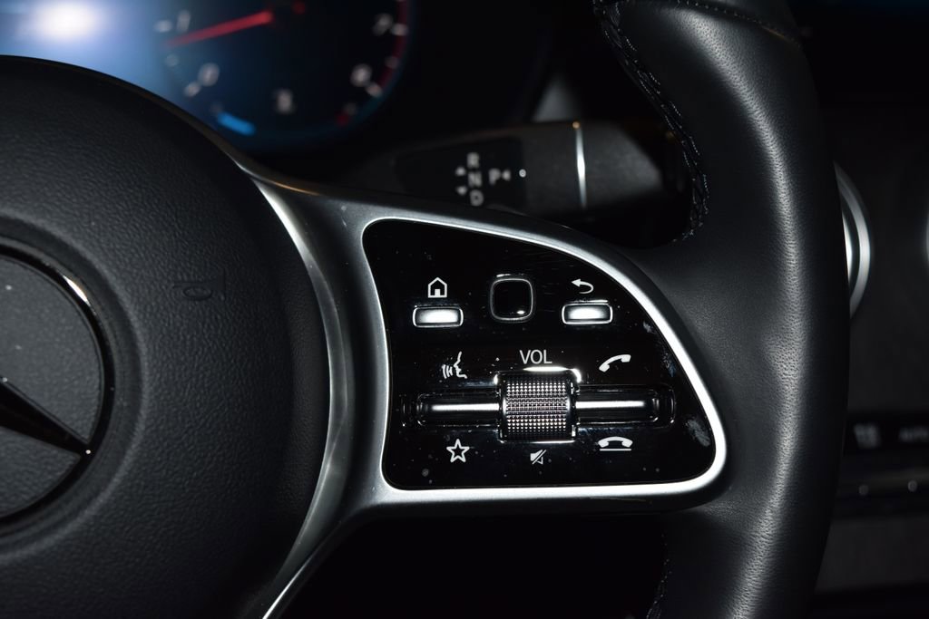 Used 2022 Mercedes-Benz GLC 300 4MATIC image 10