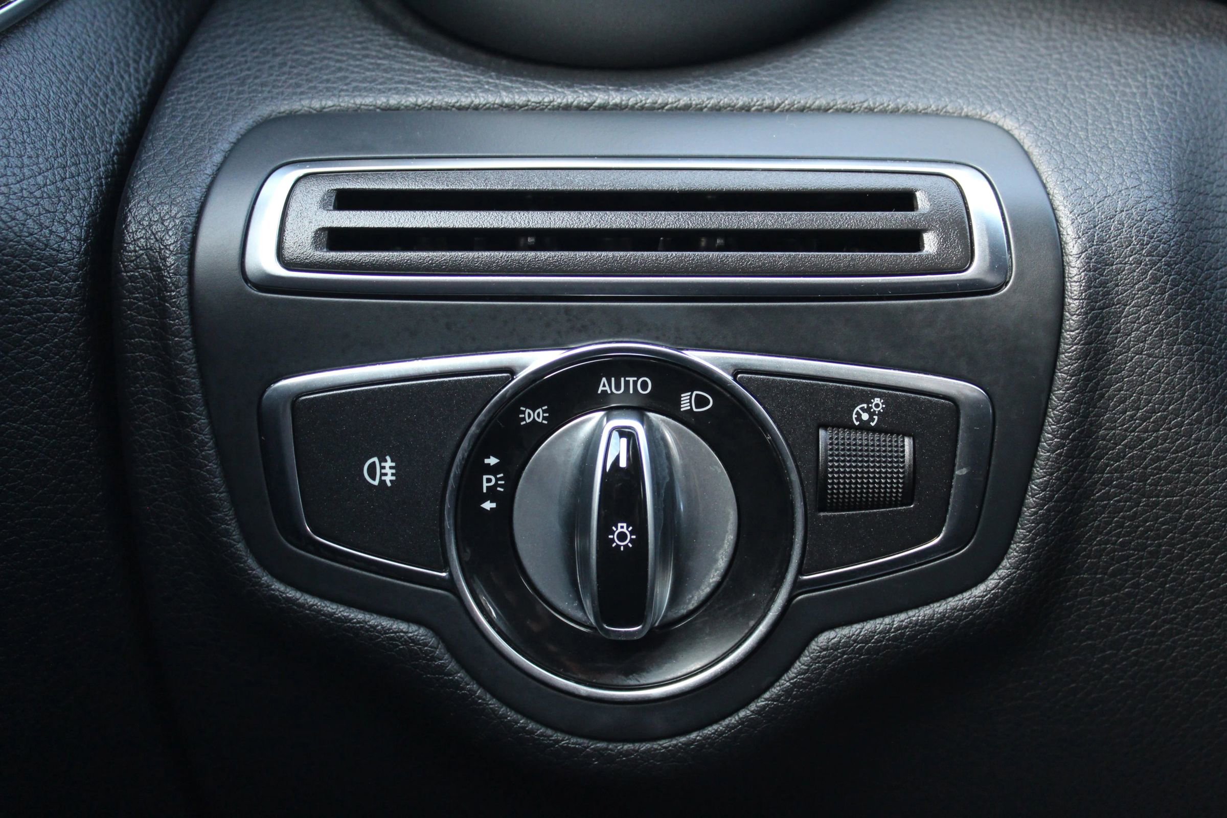 Used 2015 Mercedes-Benz C 300 4MATIC Sedan image 26