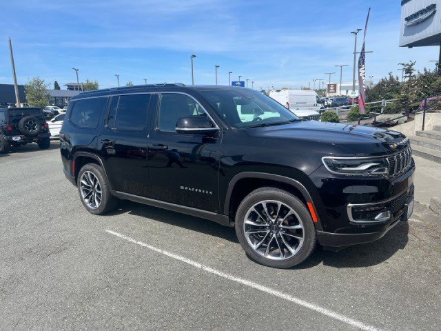 Used 2022 Jeep Wagoneer Series III w/ Premium Group I AWD/4WD image 2