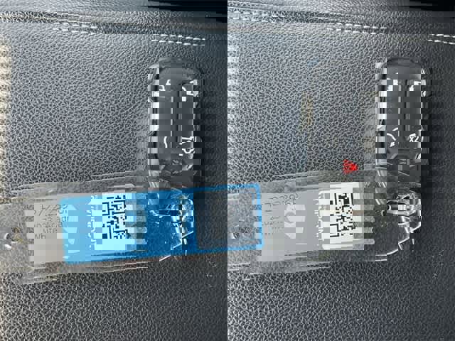 Used 2023 GMC Acadia SLT image 28