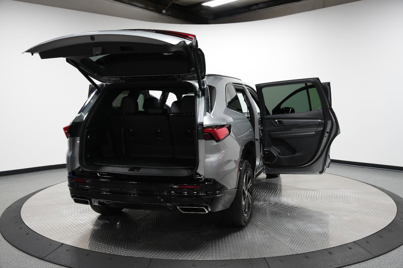 New 2026 Buick Enclave Sport Touring w/ LPO, Floor Liner Package image 12