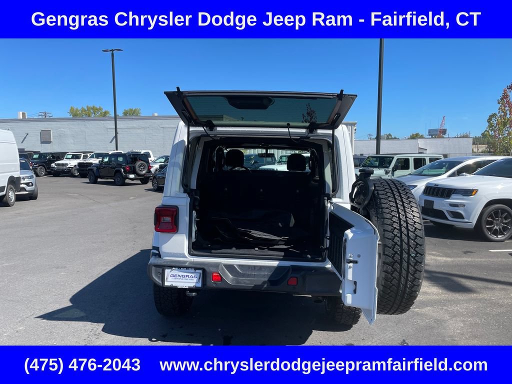 Used 2019 Jeep Wrangler Unlimited Sahara AWD/4WD image 30