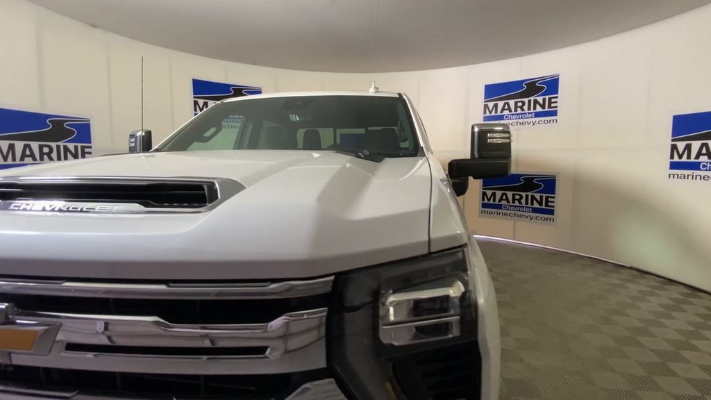 Used 2024 Chevrolet Silverado 2500 High Country w/ High Country Premium Package AWD/4WD image 5