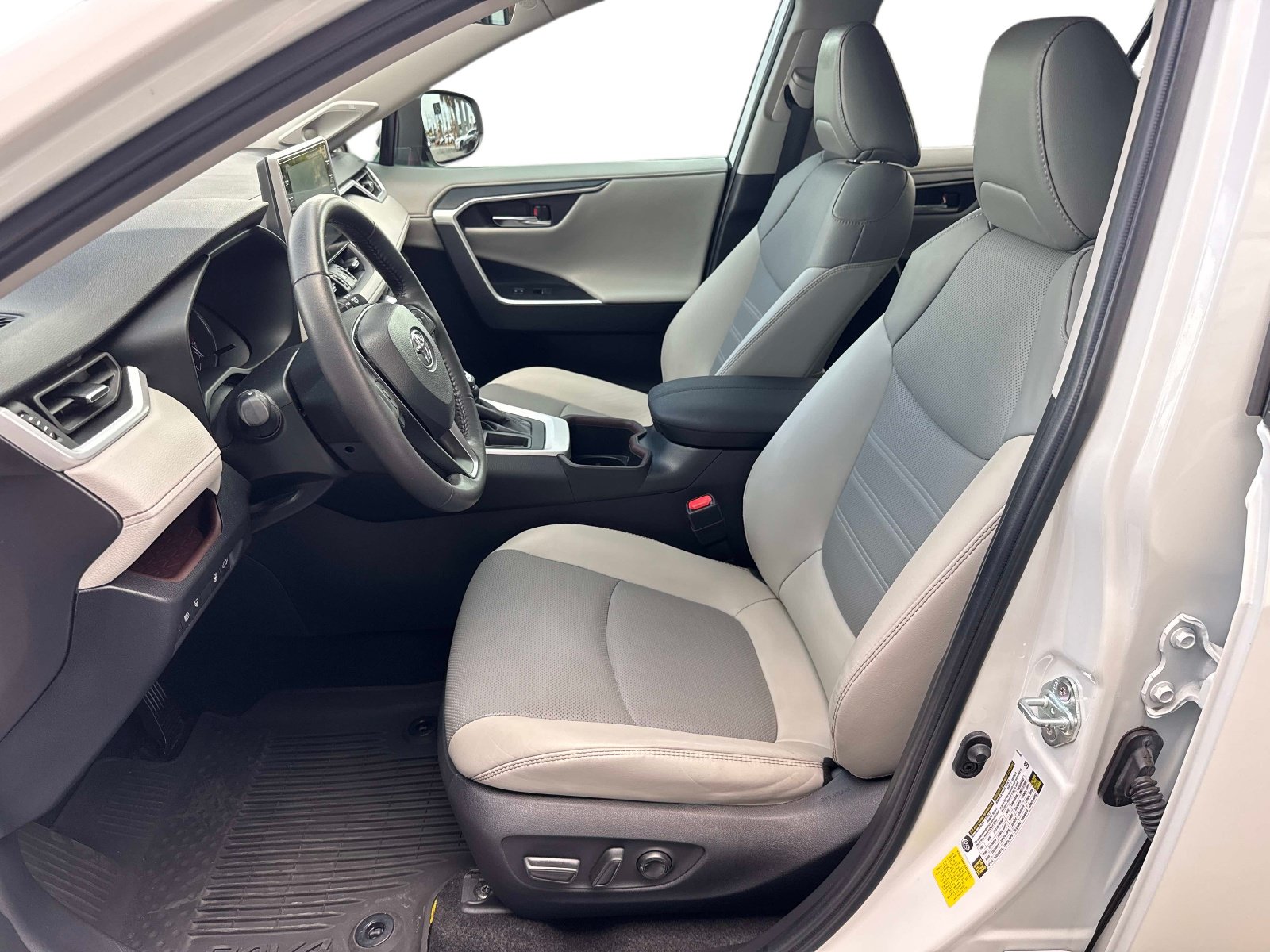 Used 2022 Toyota RAV4 Limited w/ Limited Grade Weather Package FWD image 22