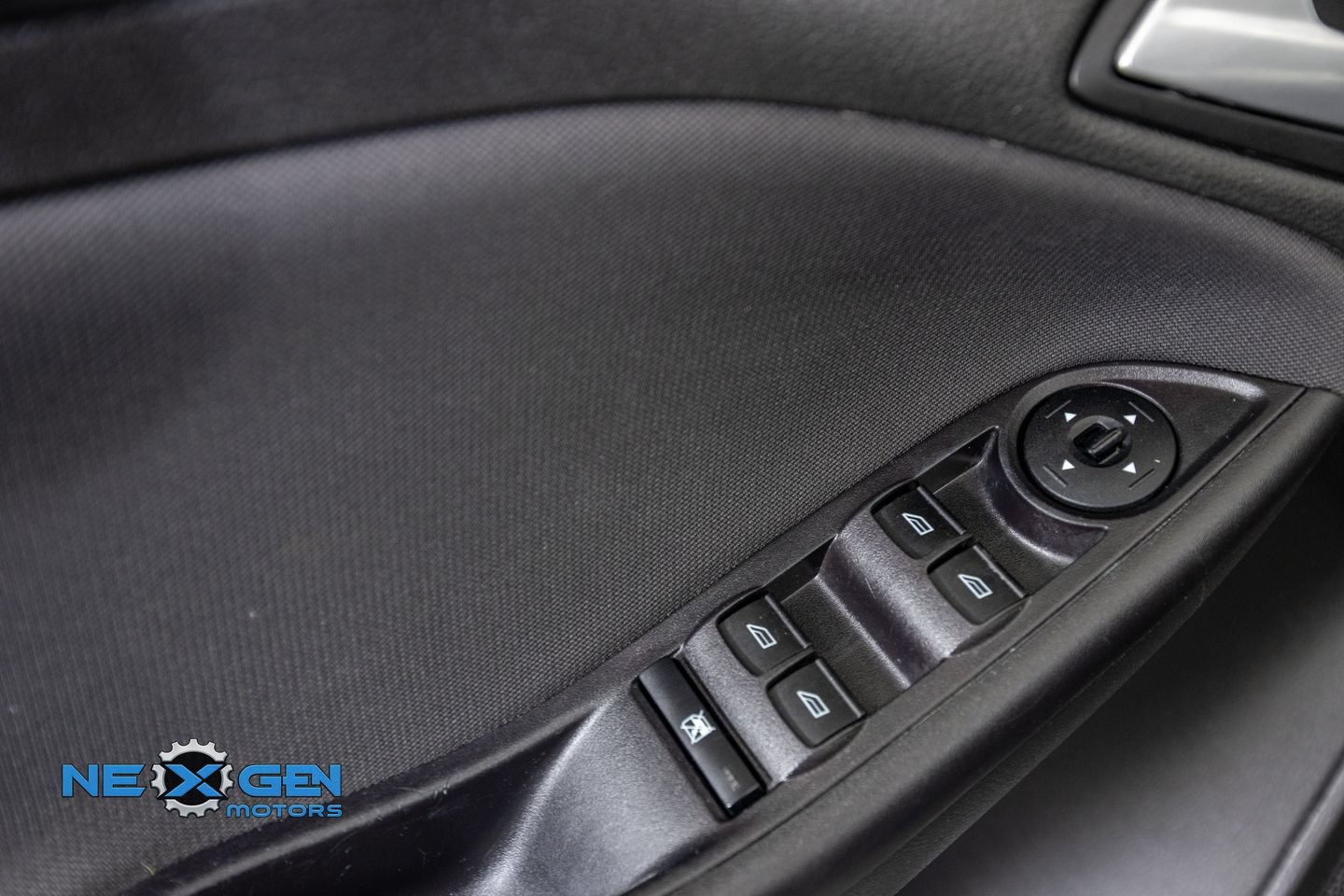 Used 2017 Ford Focus SE w/ SE Sport Package FWD image 12
