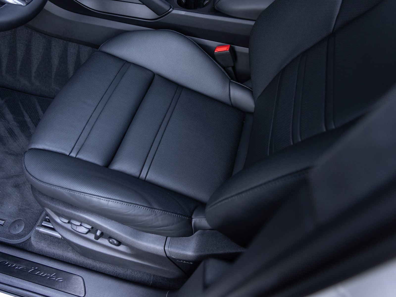 Certified 2026 Porsche Cayenne Turbo image 23