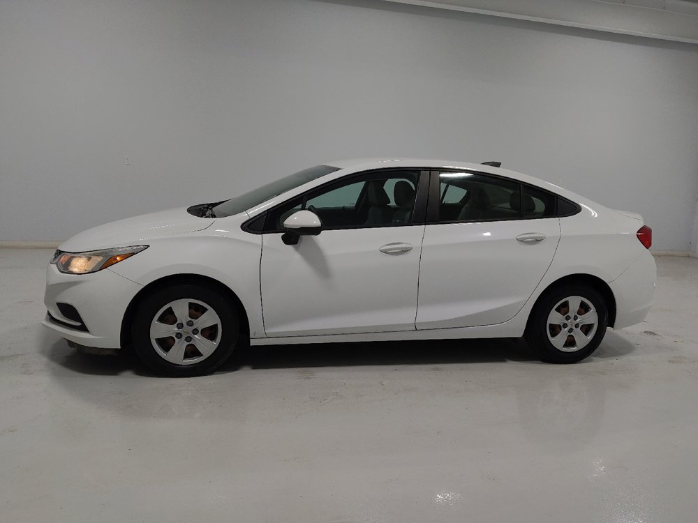 Used 2018 Chevrolet Cruze LS FWD image 2