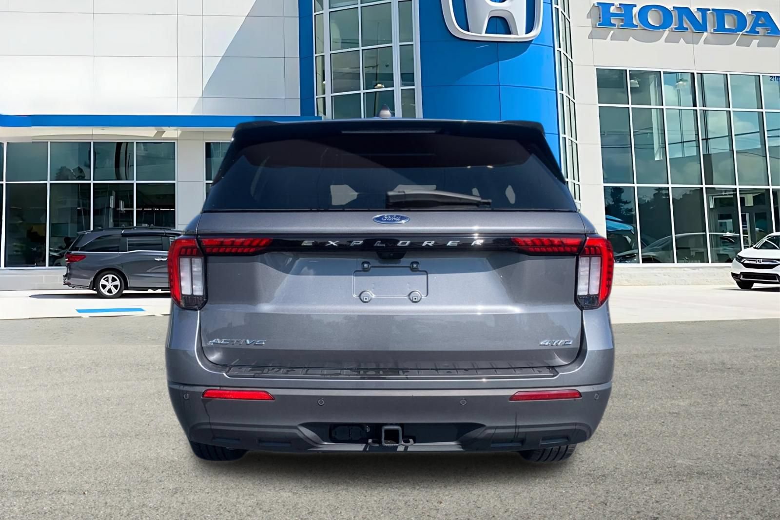 Used 2025 Ford Explorer Active AWD/4WD image 4