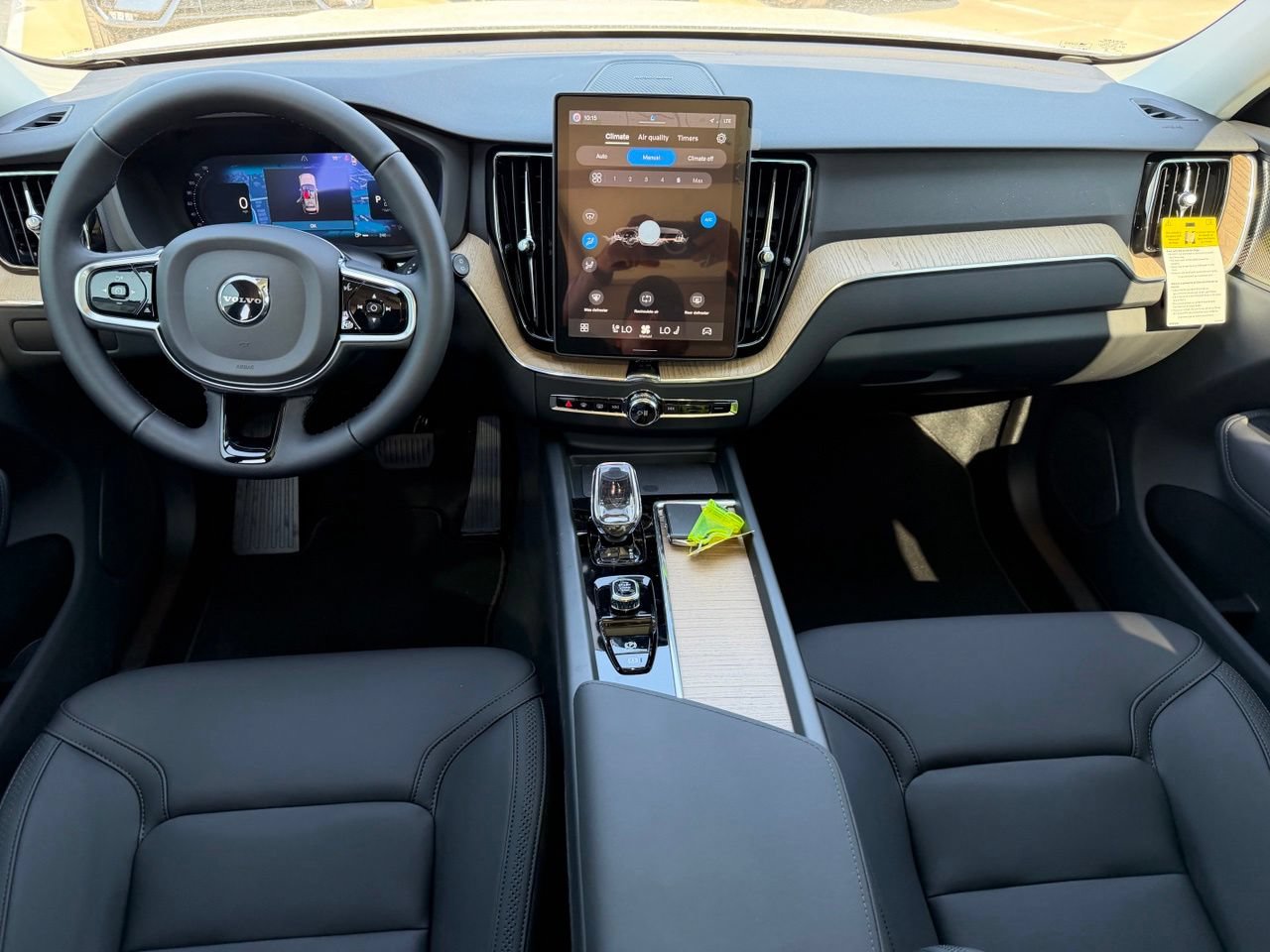 New 2027 Volvo XC60 B5 Plus AWD/4WD image 8