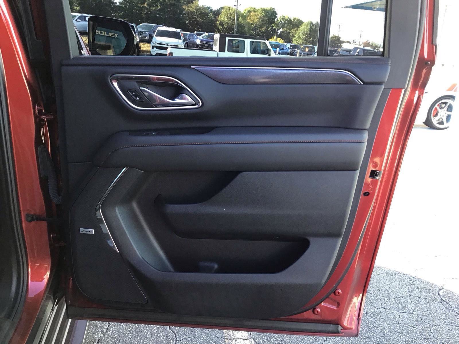 Used 2023 Chevrolet Suburban RST w/ Luxury Package AWD/4WD image 6