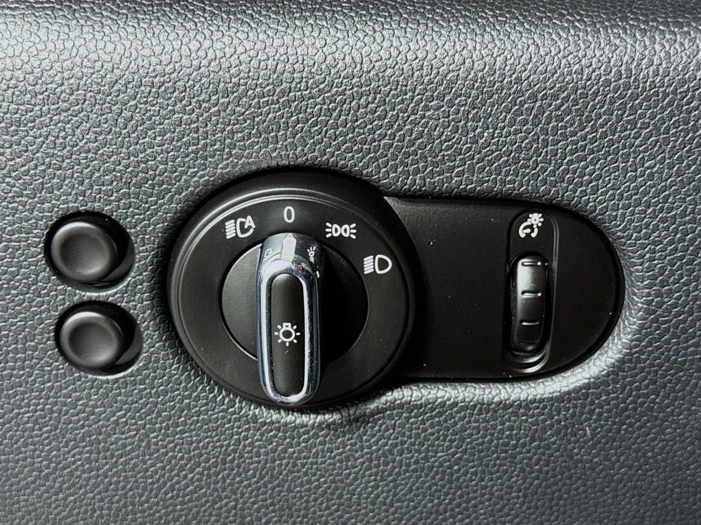 Used 2017 MINI Cooper 2-Door Hardtop FWD image 14