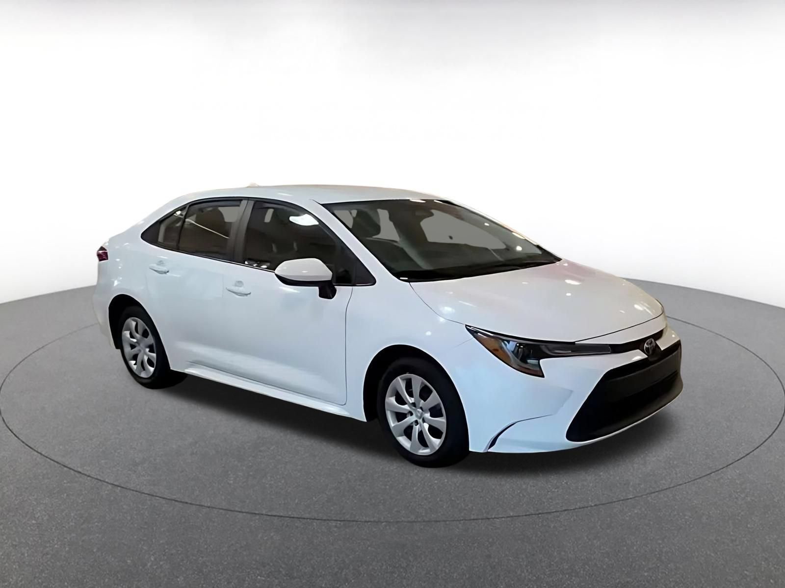 Used 2025 Toyota Corolla LE FWD image 2