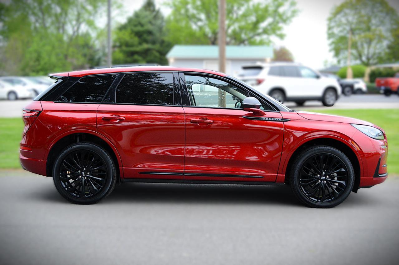 Used 2023 Lincoln Corsair AWD w/ Equipment Group 101A image 4