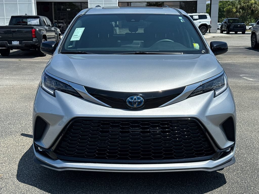 Used 2023 Toyota Sienna XSE FWD image 8