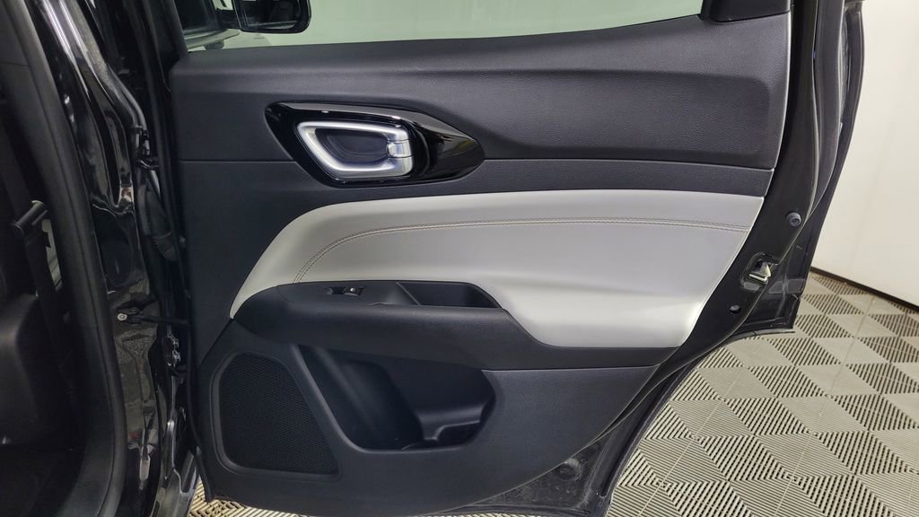 Used 2023 Jeep Compass Limited image 33