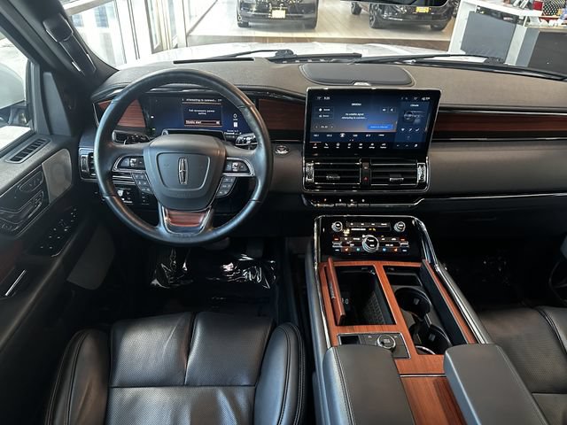 Certified 2024 Lincoln Navigator Reserve AWD/4WD image 12