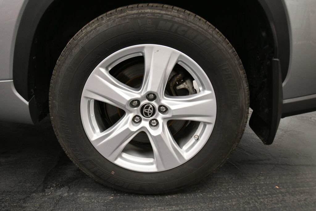 Certified 2024 Toyota Highlander LE image 33