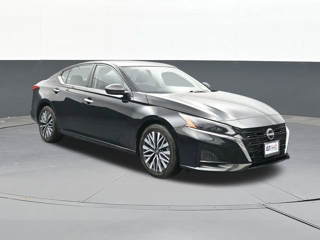 Used 2024 Nissan Altima 2.5 SV