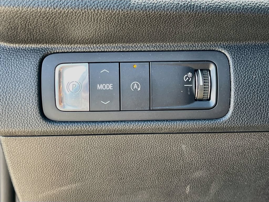 Used 2025 Chevrolet Traverse LT FWD image 20