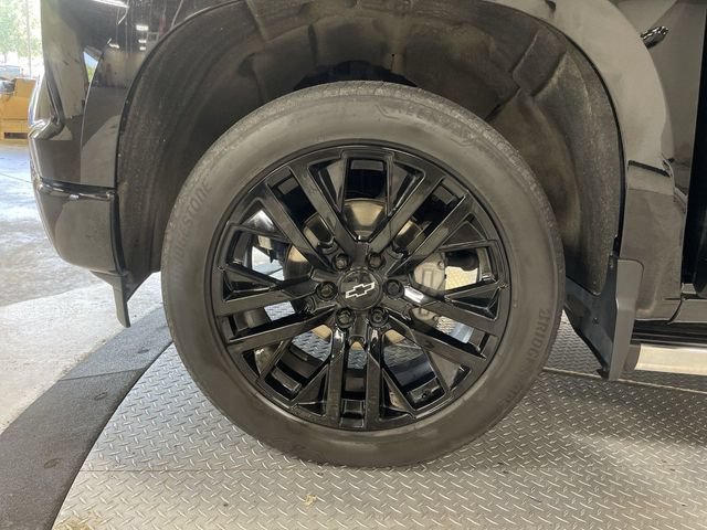 Used 2023 Chevrolet Silverado 1500 High Country w/ Technology Package AWD/4WD image 10