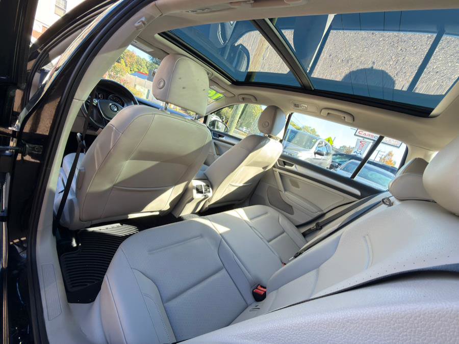 Used 2016 Volkswagen Golf SE image 12