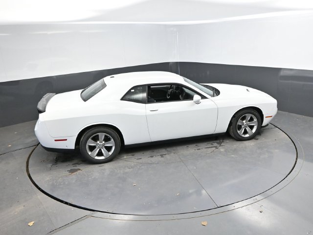 Used 2015 Dodge Challenger SXT RWD image 21