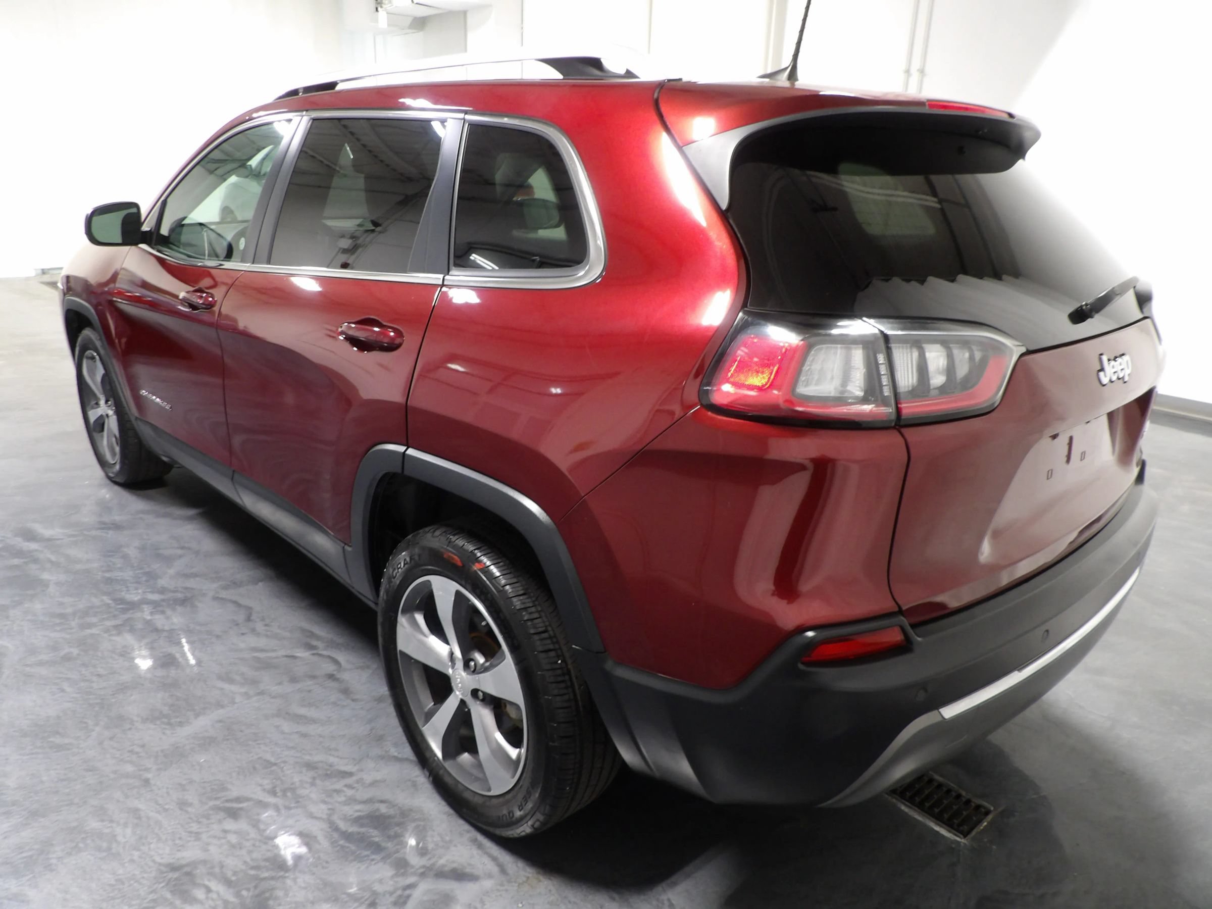 Used 2019 Jeep Cherokee Limited FWD image 5