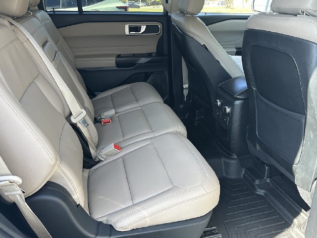Used 2020 Ford Explorer XLT w/ Equipment Group 202A AWD/4WD image 12
