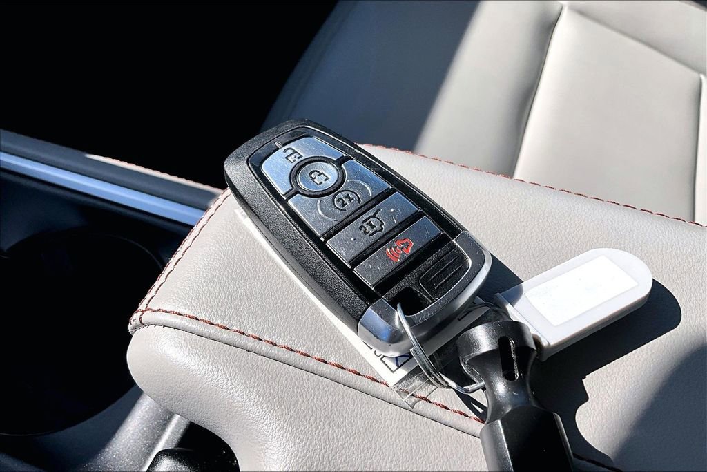 Certified 2025 Ford Expedition Active AWD/4WD image 11