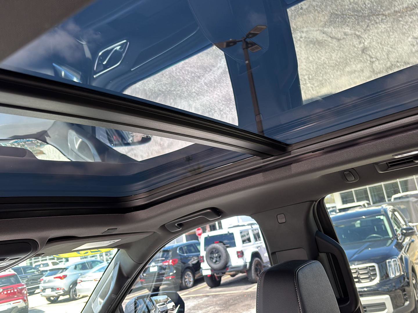 Certified 2023 Chevrolet Tahoe Z71 w/ Luxury Package image 13