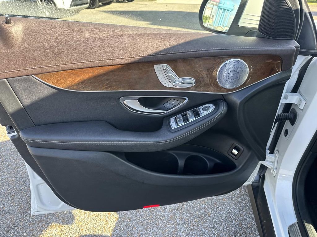 Used 2018 Mercedes-Benz GLC 300 w/ Premium Package image 20