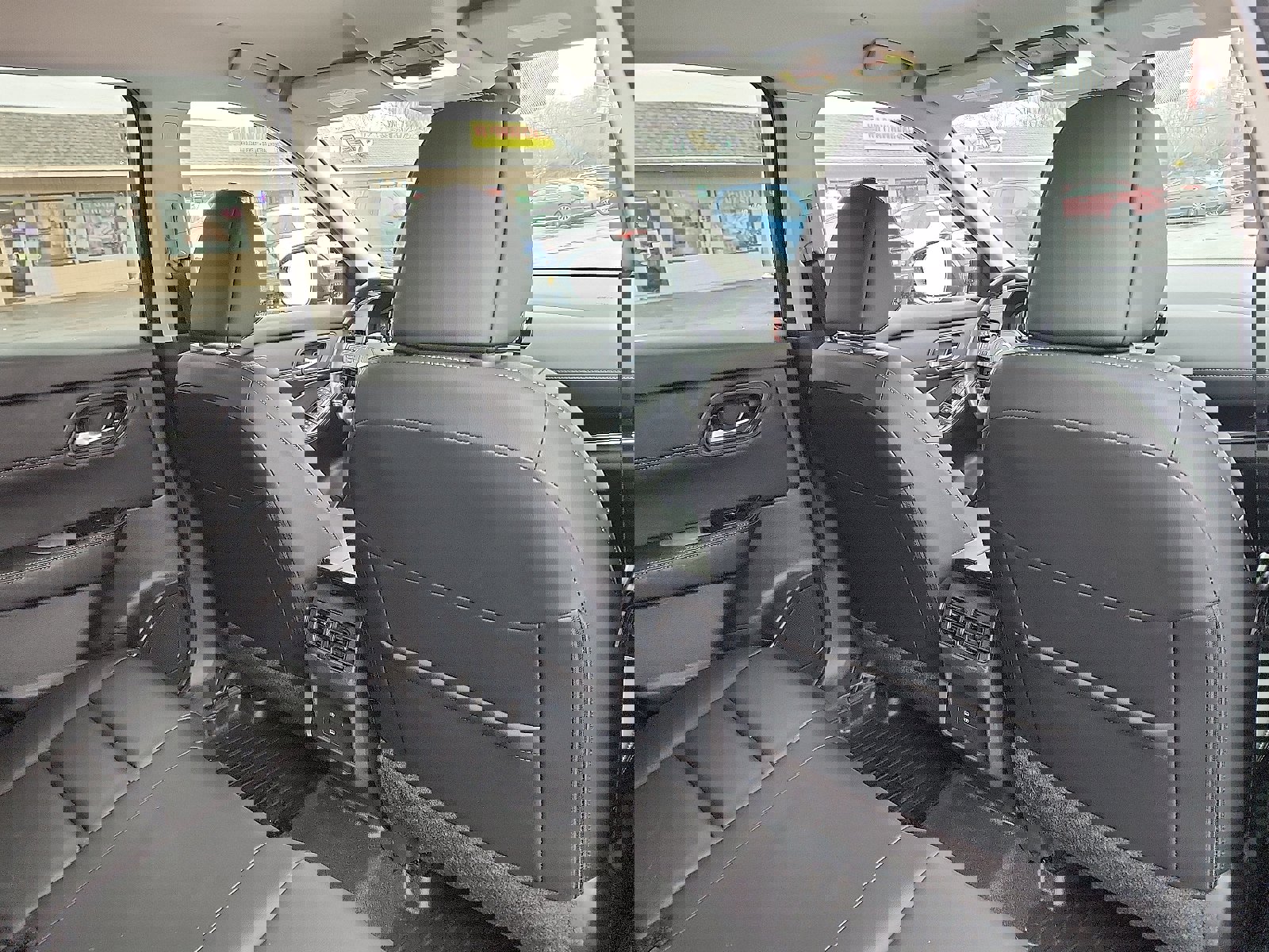 Used 2024 Nissan Rogue SL image 28