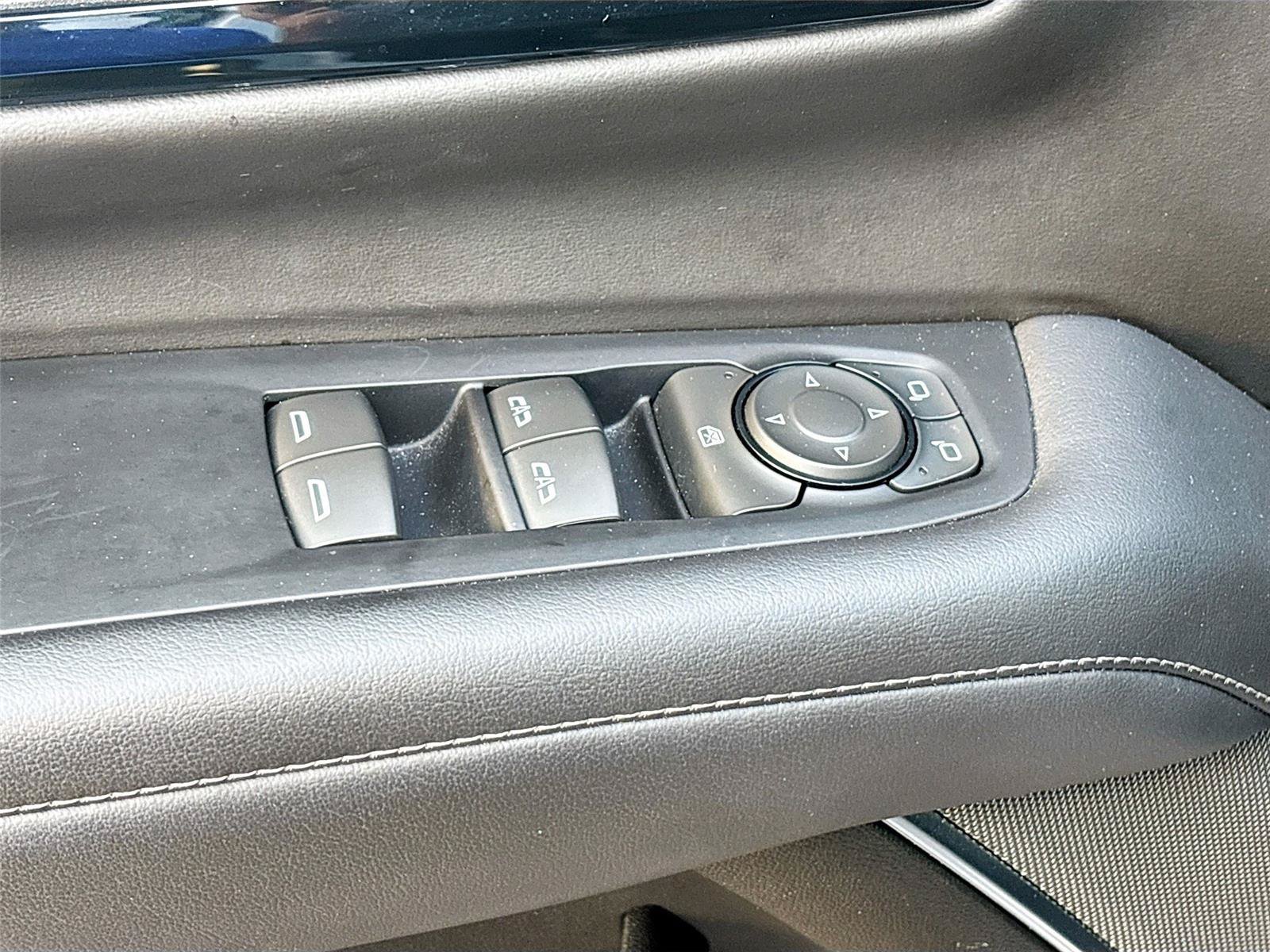 Used 2025 Chevrolet Suburban Z71 AWD/4WD image 18