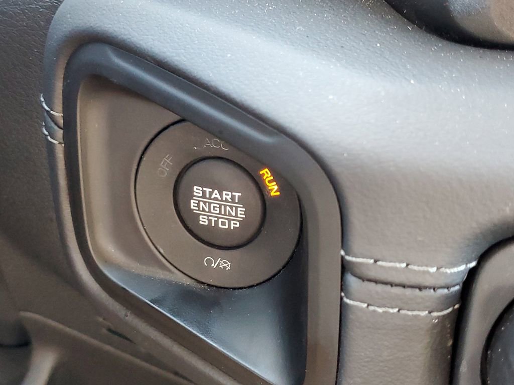 Used 2025 Jeep Wrangler Unlimited Sahara AWD/4WD image 27